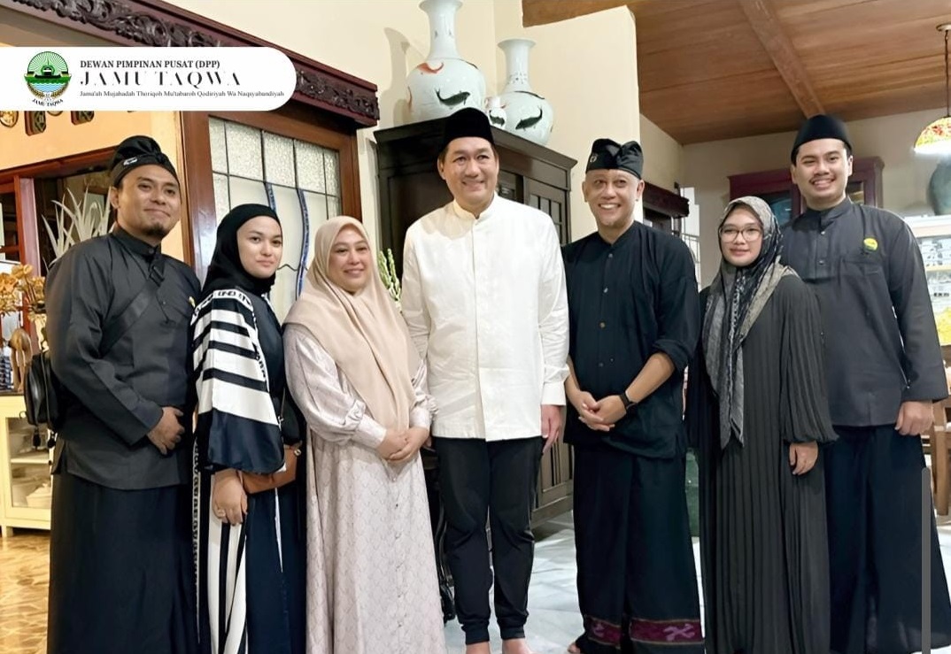 AL Mursyid bersama menteri perdagangan dan keluarga